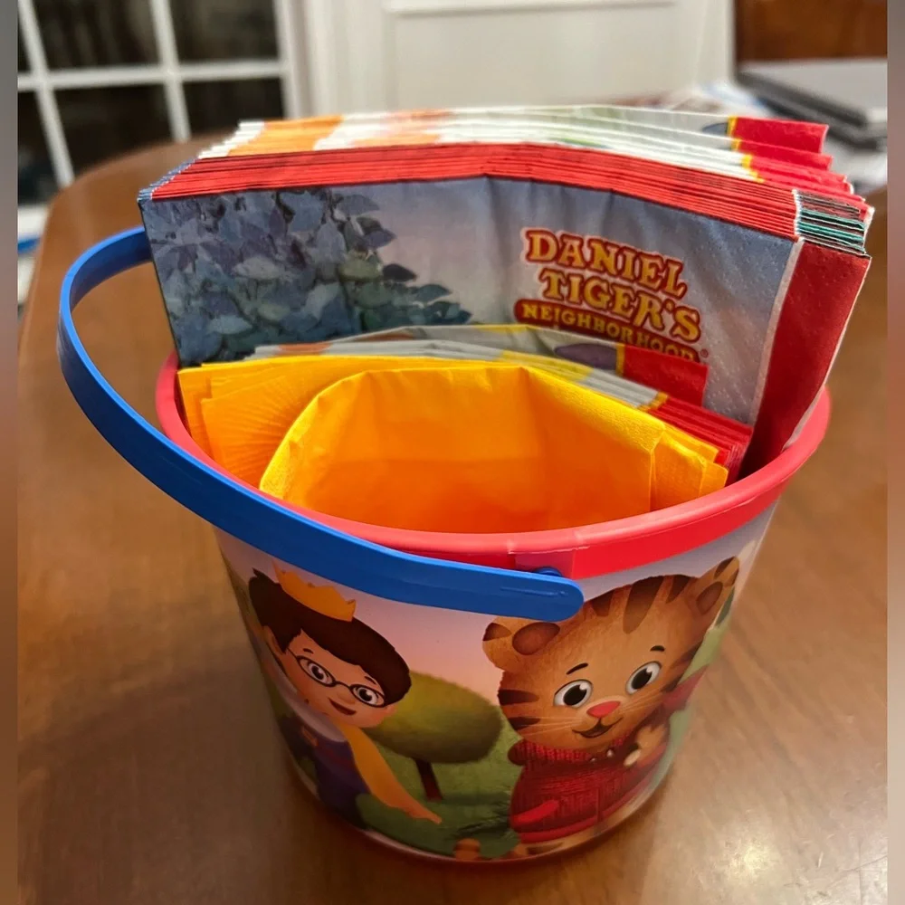 Daniel Tiger party favor napkins and bucket set new